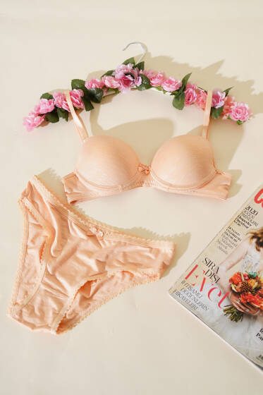 Desteksiz Kendinden Desenli Sütyen Takım Ten - Desteksiz Sütyen Takım