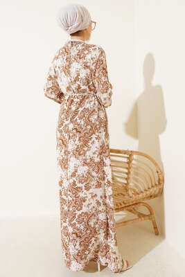 Dik Yaka Desenli Elbise Camel - Tesettür Elbise