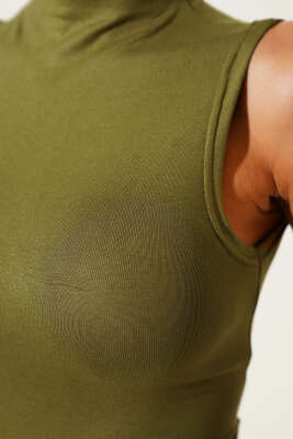 Dik Yaka Kolsuz Body Yeşil - Yılın Fırsatı