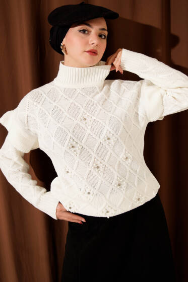 Dik Yaka Taşlı Triko Kazak Ekru - Yılın Fırsatı