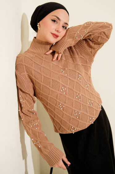 Dik Yaka Taşlı Triko Kazak Latte - Yılın Fırsatı
