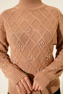 Dik Yaka Taşlı Triko Kazak Latte - Yılın Fırsatı