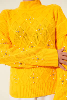 Dik Yaka Taşlı Triko Kazak Sarı - Triko Kazak