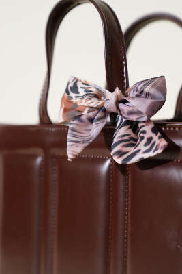 Dikiş Detaylı Fularlı Çanta Acı Kahve - Kol Çantası