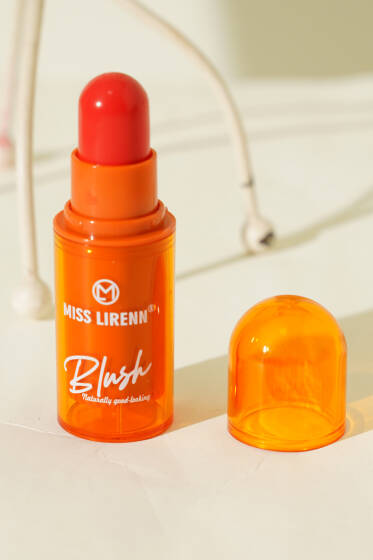  Doğal Görünümlü Stick Allık 05 - Ten Makyajı