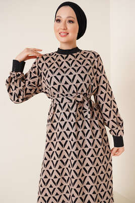 Dokuma Desenli Ribanalı Elbise Bej - Tesettür Elbise