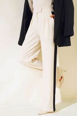 Duble Palazzo Şeritli Pantolon Bej - Kumaş Pantolon