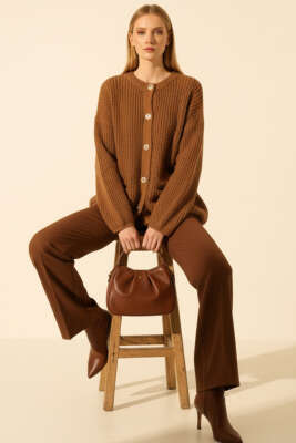 Düğme Detaylı Cepli Triko Hırka Latte - Kadın Giyim Modelleri