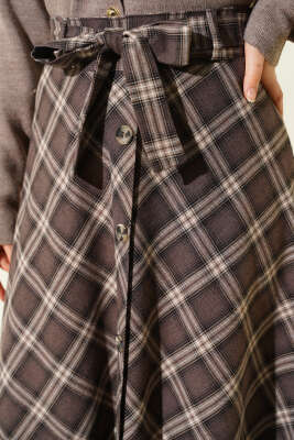 Düğme Detaylı Kuşaklı Ekoseli Etek Kahve - Etek