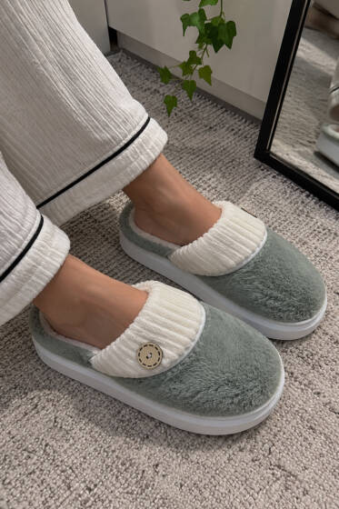 Düğme Detaylı Peluş Ev Terliği Yeşil - Ev Terliği