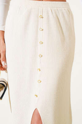 Düğme Detaylı Yırtmaçlı Triko Midi Etek Bej - Kadın Giyim Modelleri