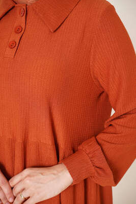 Düğme Yakalı Bürümcük Elbise Taba - Tesettür Elbise