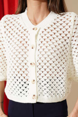 Düğmeli Ajurlu Kısa Hırka Ekru - Kadın Giyim Modelleri