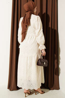 Düğmeli Brode Bilek Lastikli Elbise Bej - Elbise