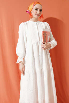 Düğmeli Brode Bilek Lastikli Elbise Beyaz - Elbise