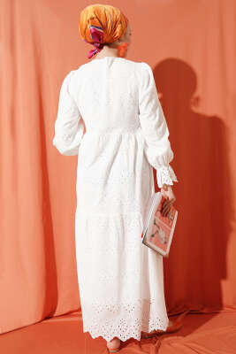 Düğmeli Brode Bilek Lastikli Elbise Beyaz - Elbise