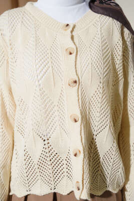 Düğmeli Desenli Triko Kısa Ajur Hırka Bej - Yılın Fırsatı