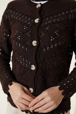 Düğmeli Kabartma Detaylı Kısa Ajurlu Hırka Kahve - Hırka