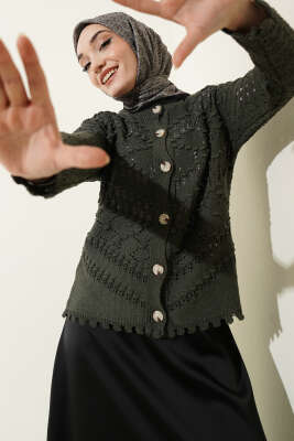 Düğmeli Kabartma Detaylı Kısa Ajurlu Hırka Nefti 