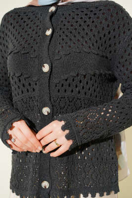 Düğmeli Kabartmalı Kısa Triko Hırka Füme - Hırka