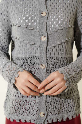 Düğmeli Kabartmalı Kısa Triko Hırka Gri - Hırka