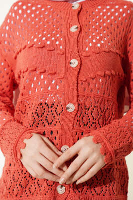 Düğmeli Kabartmalı Kısa Triko Hırka Mercan - Hırka