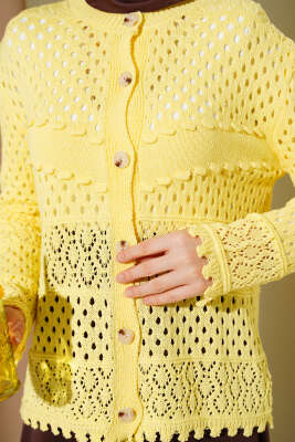 Düğmeli Kabartmalı Kısa Triko Hırka Sarı - Hırka