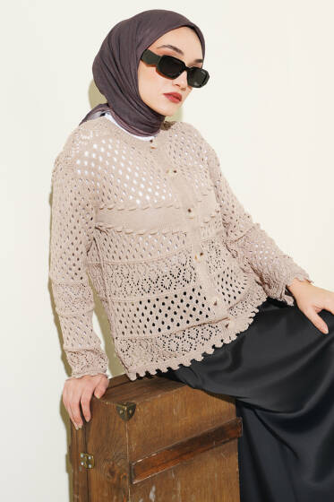 Düğmeli Kabartmalı Kısa Triko Hırka Vizon - Hırka