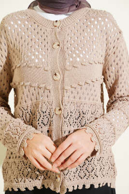 Düğmeli Kabartmalı Kısa Triko Hırka Vizon - Hırka