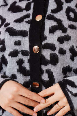 Düğmeli Leopar Desen Kısa Triko Hırka Gri - Triko Hırka