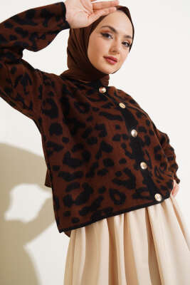Düğmeli Leopar Desen Kısa Triko Hırka Kahve 