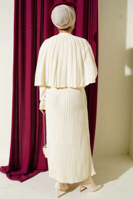 Düğmeli Pelerinli Triko Elbise Takım Bej - Elbise