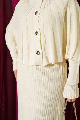 Düğmeli Pelerinli Triko Elbise Takım Bej - Elbise