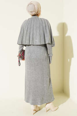 Düğmeli Pelerinli Triko Elbise Takım Gri - Elbise