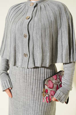 Düğmeli Pelerinli Triko Elbise Takım Gri - Elbise