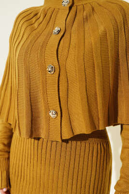 Düğmeli Pelerinli Triko Elbise Takım Hardal - Elbise