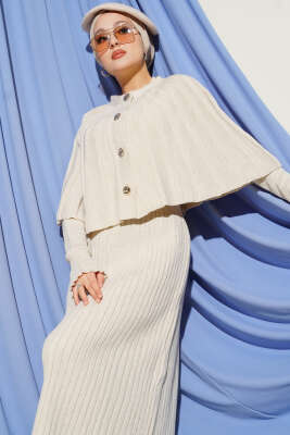 Düğmeli Pelerinli Triko Elbise Takım Taş - Elbise