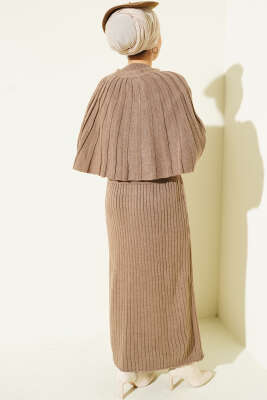 Düğmeli Pelerinli Triko Elbise Takım Vizon - Elbise