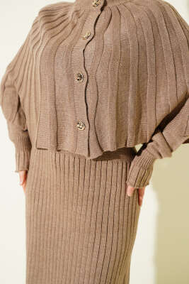 Düğmeli Pelerinli Triko Elbise Takım Vizon - Elbise