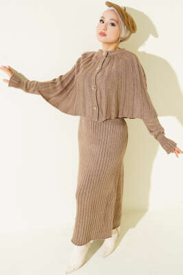 Düğmeli Pelerinli Triko Elbise Takım Vizon - RAFİMİX