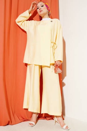 Düğmeli Yandan Bağlamalı İkili Takım Sarı - İkili Takım