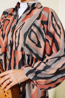 Ebru Desen Yarım Düğmeli Elbise Taba - Tesettür Elbise