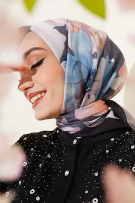Ebruli Çiçek Desenli Eşarp Siyah 