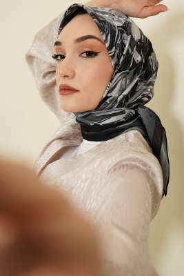 Eskiz Çiçek Desen Eşarp Siyah - Başörtüsü