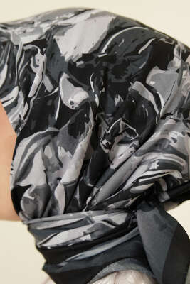 Eskiz Çiçek Desen Eşarp Siyah - Başörtüsü