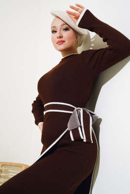 Eteği Bağlamalı Triko Elbise Kahve - Tesettür Elbise