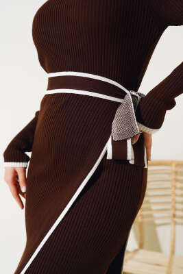 Eteği Bağlamalı Triko Elbise Kahve - Tesettür Elbise