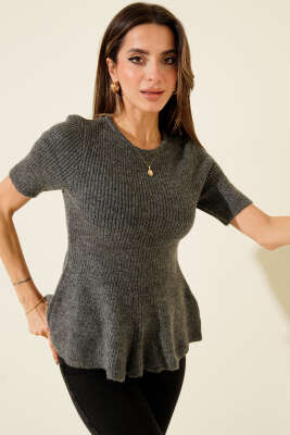 Eteği Volanlı Kısa Kol Triko Bluz Füme - LUSTRİN