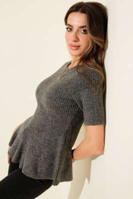 Eteği Volanlı Kısa Kol Triko Bluz Füme - Kadın Giyim Modelleri