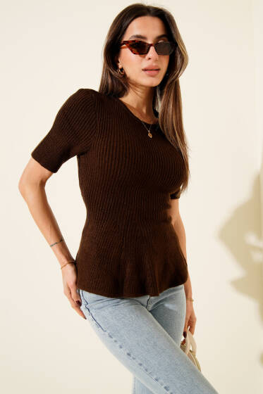 Eteği Volanlı Kısa Kol Triko Bluz Kahve - Kadın Giyim Modelleri